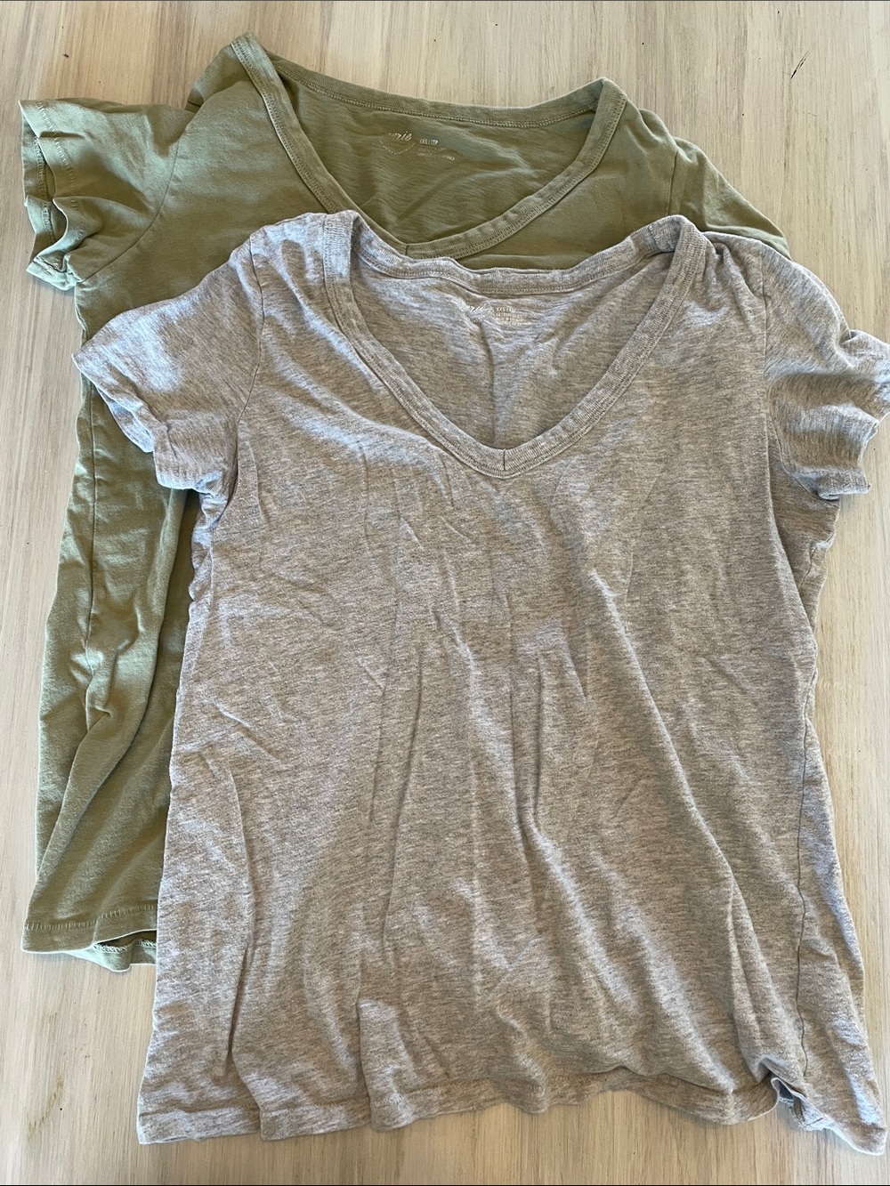 aerie V-Neck Short Sleeve Tees — Light Gray & Olive